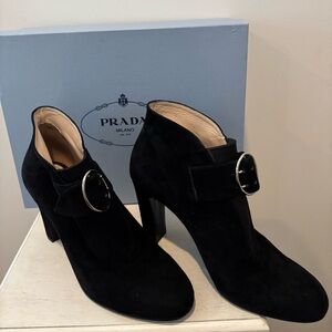 🤩 Modern Vintage Prada Black Suede Buckle Strap Heeled Boots